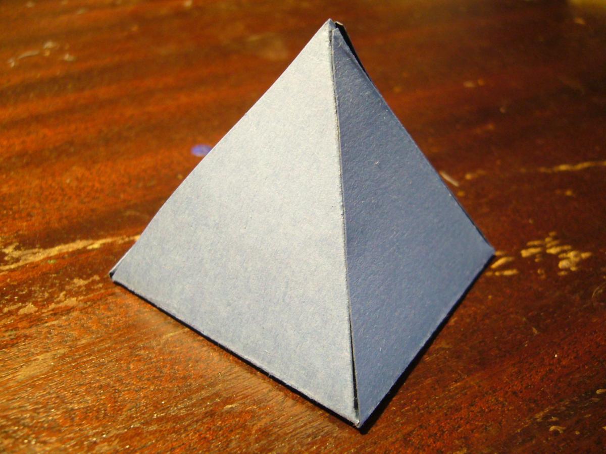 Comment faire une pyramide en carton