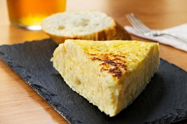Tapas espagnoles typiques - Pincho de tortilla de patatas