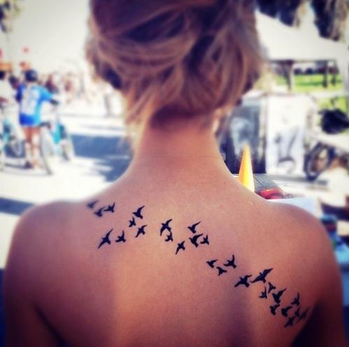 Quelle est la signification des tatouages d'oiseaux