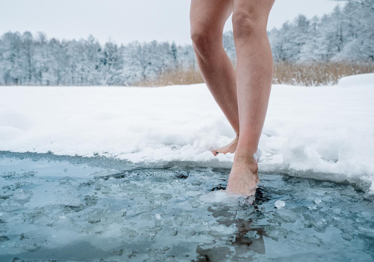 À quelle TEMPÉRATURE l'EAU se TRANSFORME en GLACE