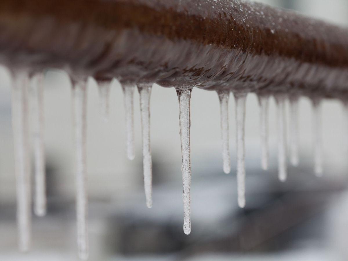 quelle TEMPRATURE l'EAU se TRANSFORME en GLACE ?