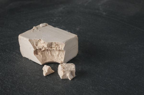 Comment savoir si la levure boulangère est périmée