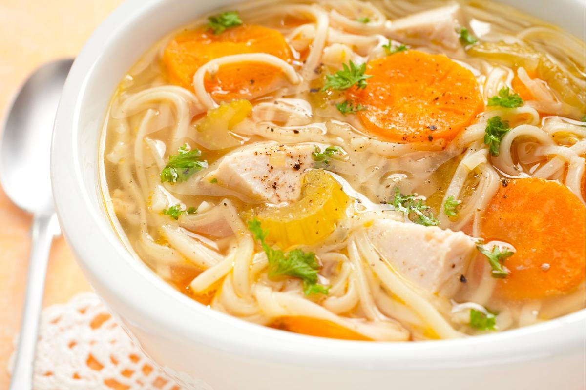 Soupe de poulet et légumes