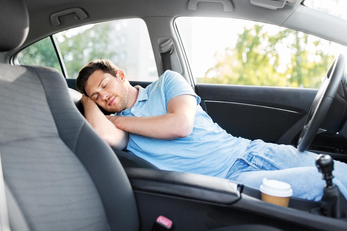 Peut-on dormir dans sa voiture ?