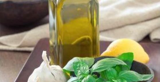 Comment faire de l'huile de basilic maison