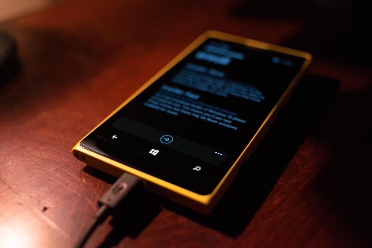 Faut-il laisser charger son téléphone toute la nuit ?