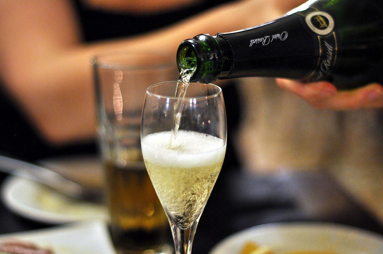 Combien de temps peuton GARDER un CHAMPAGNE