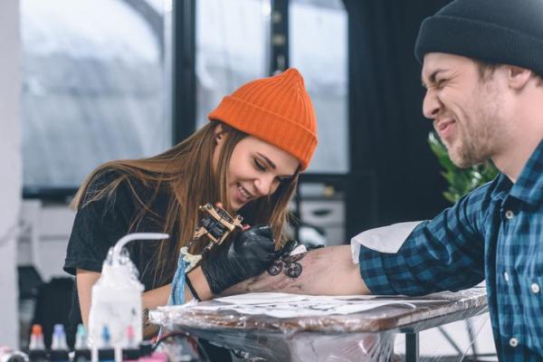 Les pires endroits pour un tatouage - TOP 13