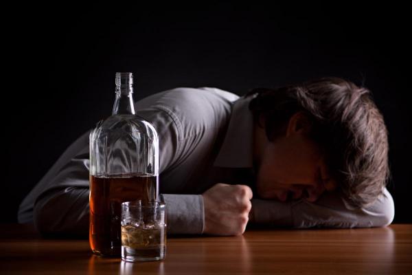 Créatine et alcool : attention aux dangers - Comment l'alcool affecte le corps et les performances physiques ?