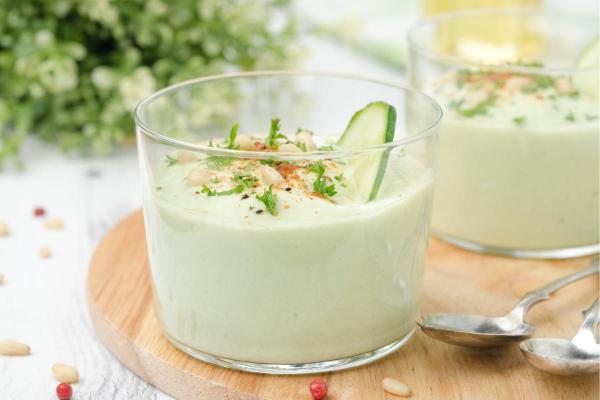 Petit-déjeuner à l'avocat - Crème d'avocat et de yaourt grec