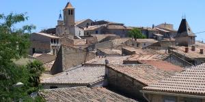 Quelle est la différence entre une ville et un village
