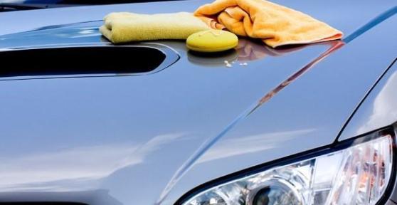 Produits maison pour nettoyer la voiture