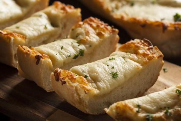 Recette de pain à l'ail au fromage