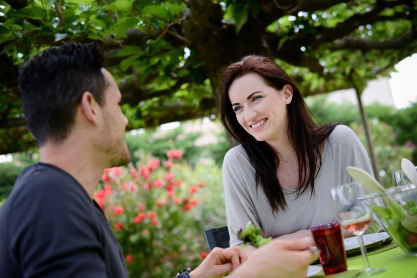 20 signes qui montrent que vous plaisez à un homme