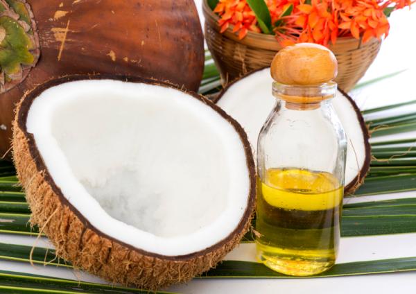 Recettes de masques hydratants pour cheveux brûlés - Masque hydratant à l'huile de coco et avocat
