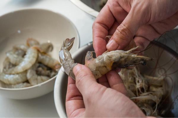 Nouilles sautées aux crevettes - Étape 2