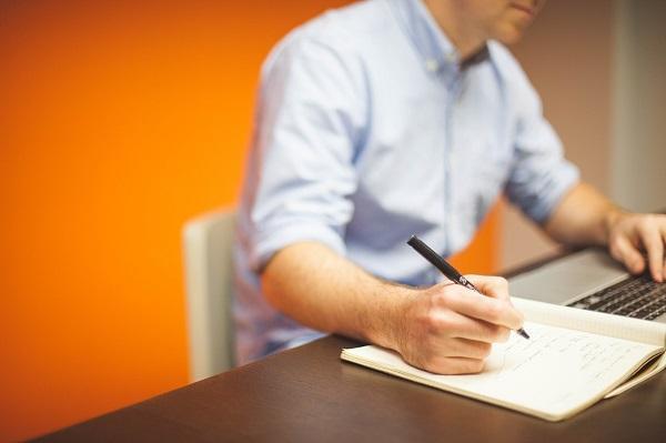 Comment faire bonne impression au travail - Étape 1
