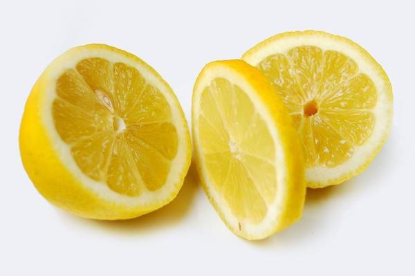 Comment enlever l'odeur d'eau de Javel sur les mains - Éliminer l'odeur d'eau de Javel des mains avec du citron
