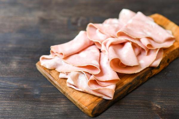 Comment est faite la mortadelle - Qu'est-ce que la mortadelle et de quoi est-elle faite ?