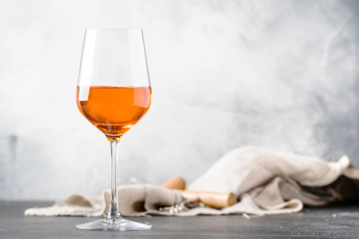 Vin orange : c'est quoi, conception et exemples