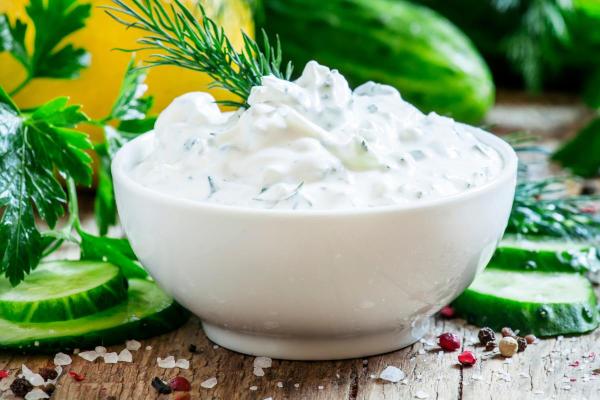 Meilleures vinaigrettes pour salade de pâtes - Vinaigrette crémeuse au yaourt et à l'aneth