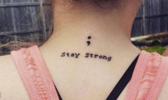 Quelle est la signification des tatouages de point virgule