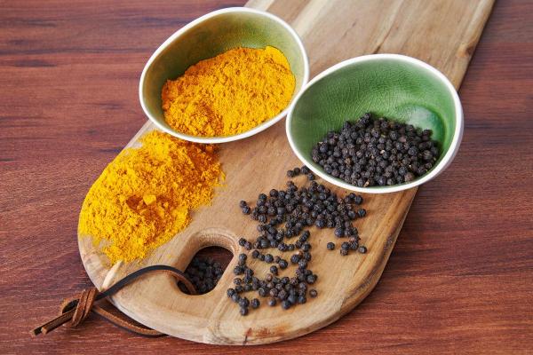 Curcuma et poivre noir : bienfaits et effets secondaires - Bienfaits du curcuma et du poivre noir