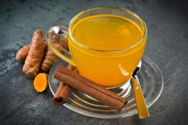 Curcuma et poivre noir : bienfaits et effets secondaires - Recette de thé de curcuma et de poivre noir