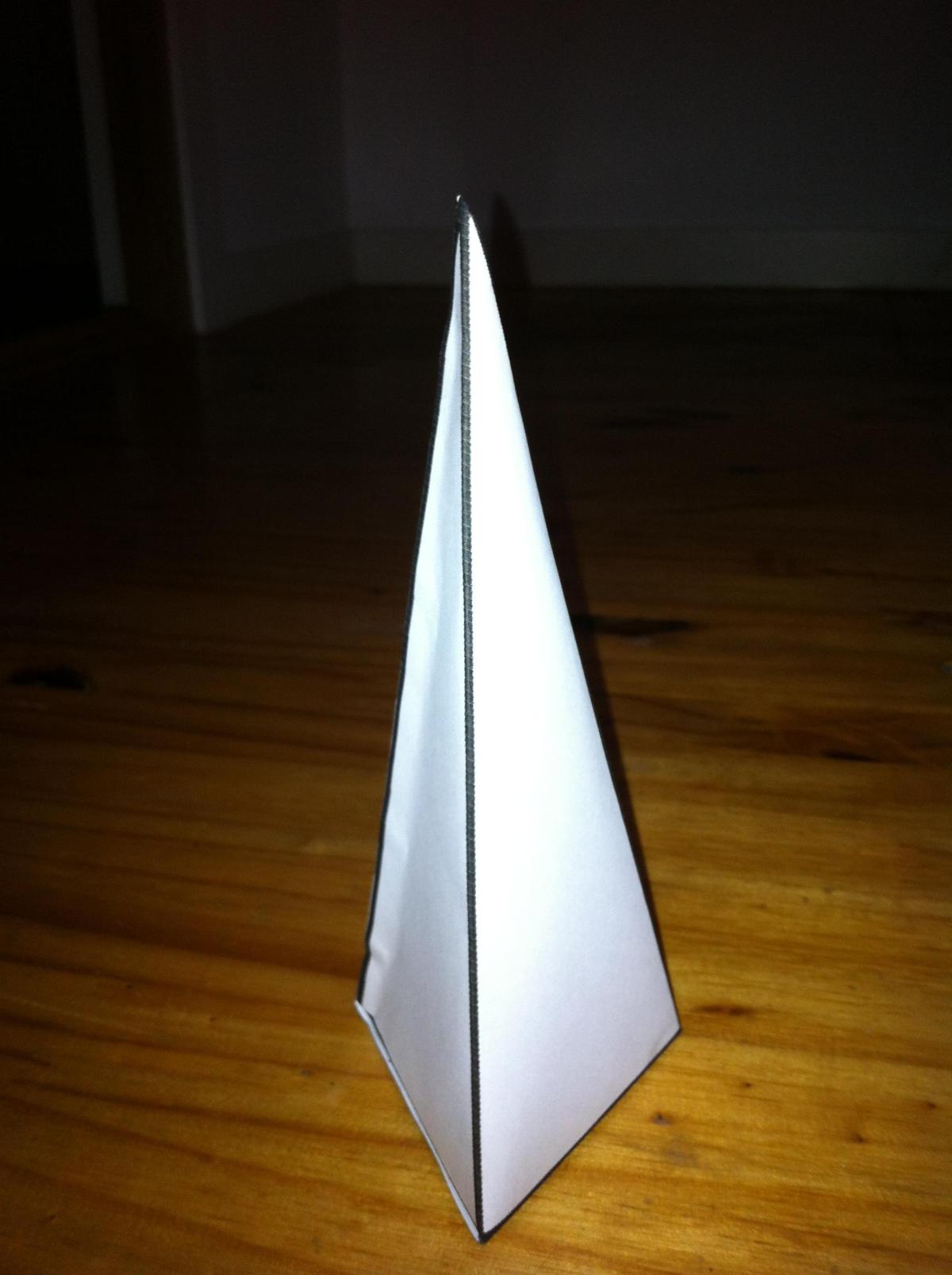 Comment faire une pyramide de base triangulaire 