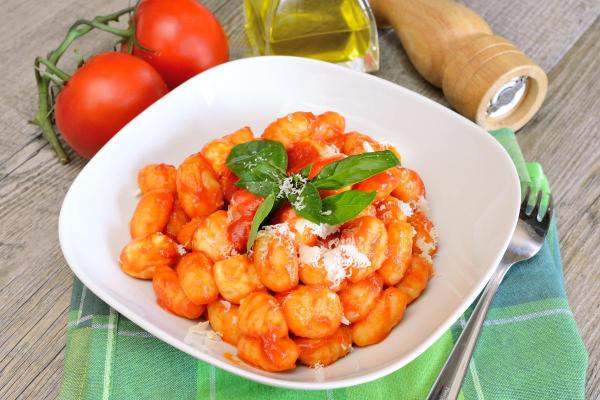 Accompagnements pour des gnocchis - Gnocchis sauce tomate et basilic
