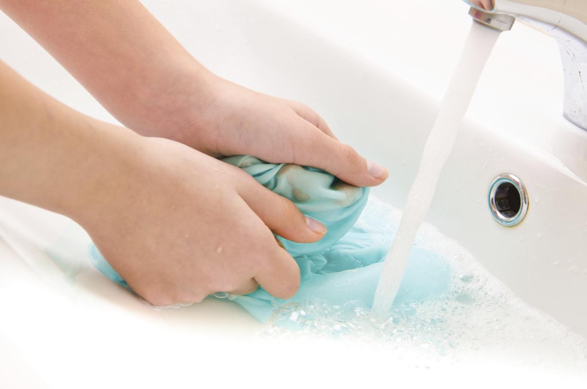 Comment enlever les taches de moisissure des vêtements