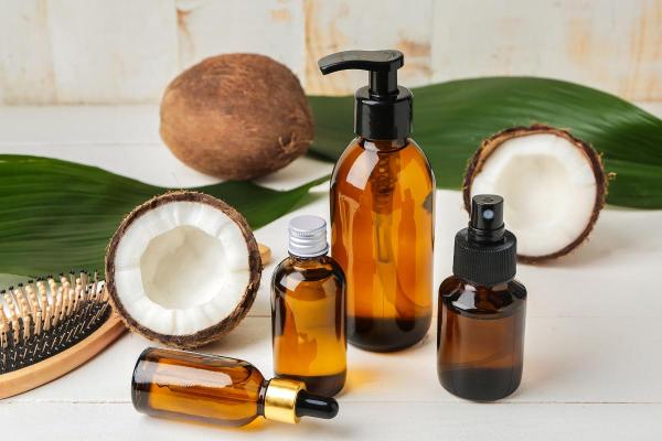 Bienfaits de l'huile de coco pour les cheveux - Répare les pointes fourchues