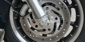Quand changer les plaquettes de frein sur une moto