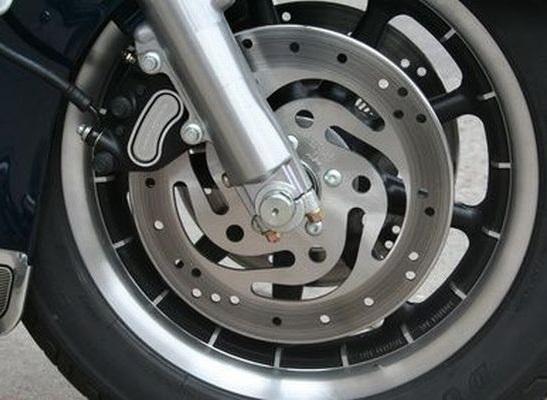 Quand changer les plaquettes de frein sur une moto