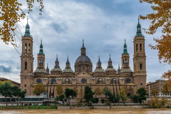 La plus grande cathédrale du monde - Basilique Notre-Dame-du-Pilier de Saragosse