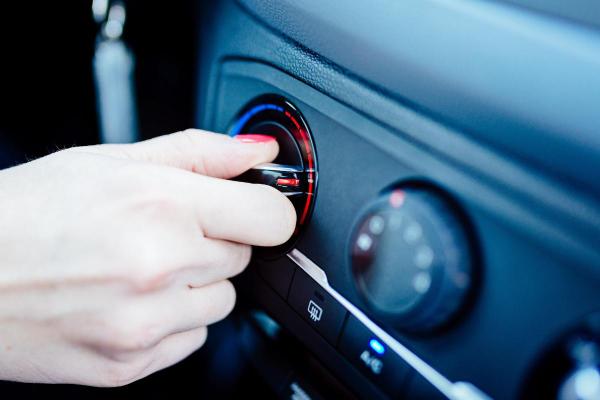 Comment dégivrer son pare-brise - Démarrer le moteur et le chauffage
