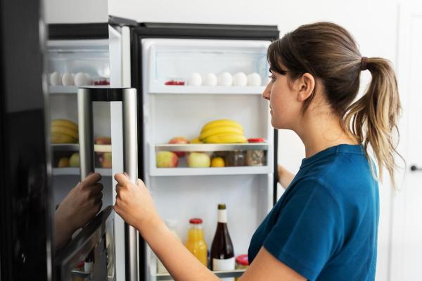 Pourquoi mon frigo sonne alors que la porte est fermée ? - Alarme d'ouverture de porte de réfrigérateur