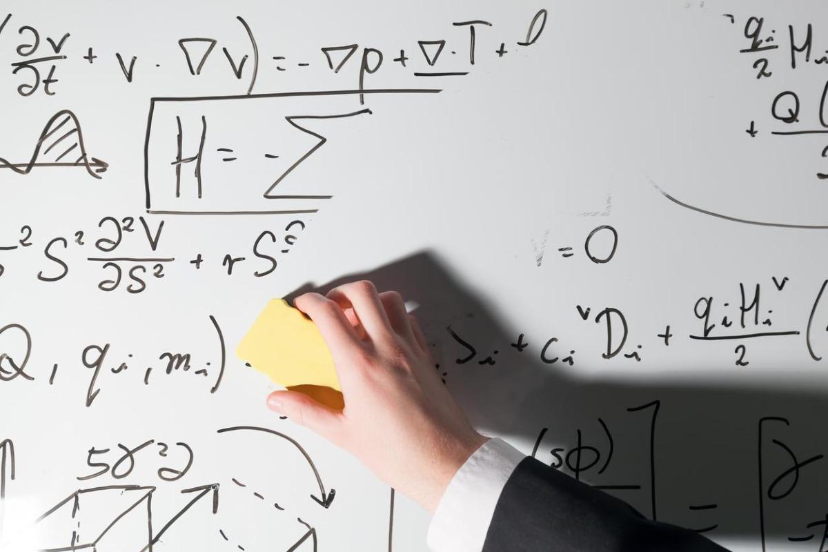 10 Astuces pour NETTOYER un TABLEAU BLANC