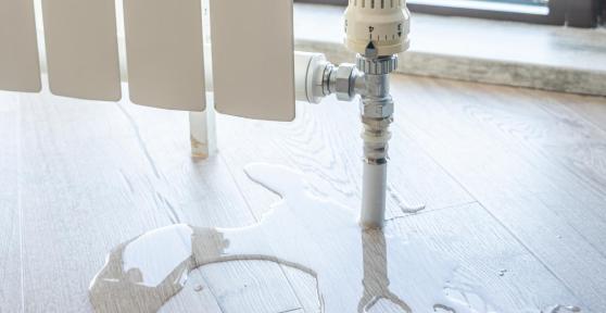 Radiateur qui fuit : que faire et causes
