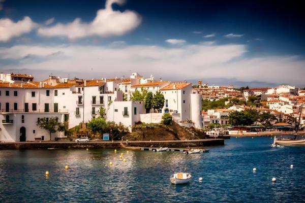 Les plus beaux villages de la Costa Brava - Cadaqués : un coin blanc qui respire l'art