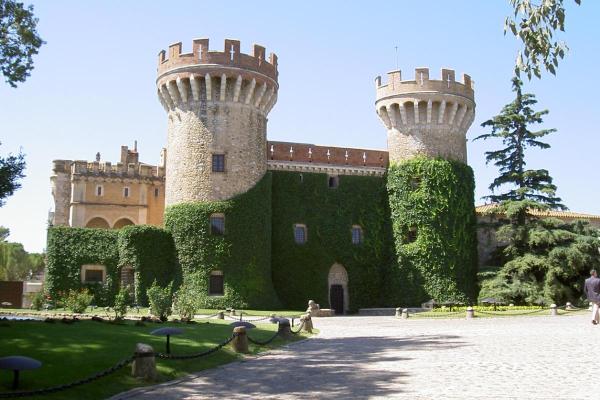 Les plus beaux villages de la Costa Brava - Peralada : entre les vignobles et l'élégance du château