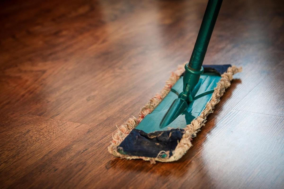 Comment nettoyer la cire sur le plancher