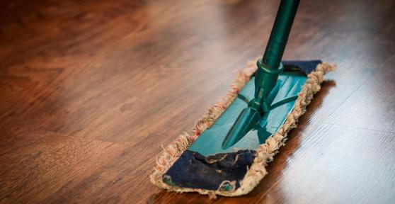 Comment nettoyer la cire sur le plancher