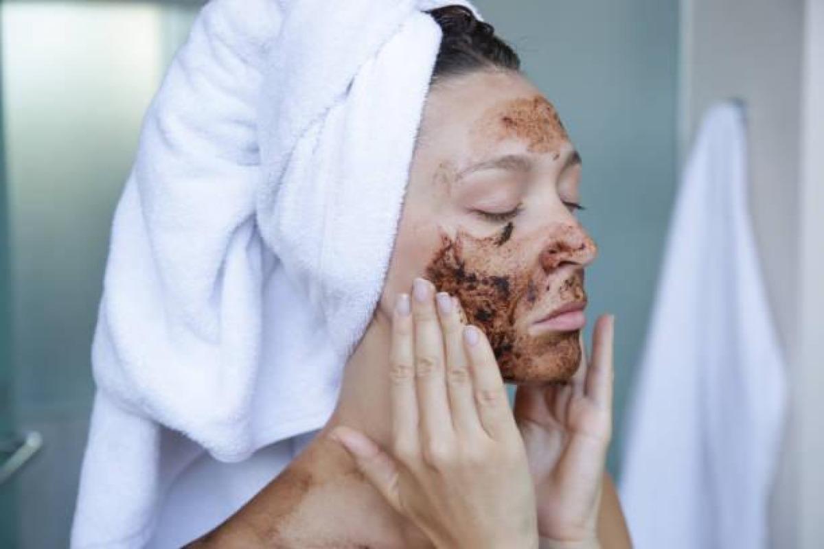 Masque au marc de café pour unifier le teint