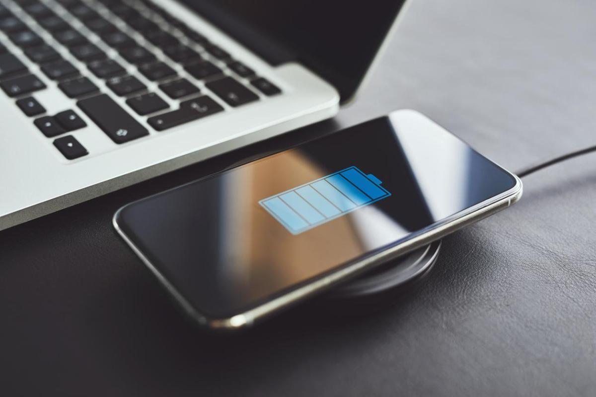 Comment charger son téléphone sans chargeur