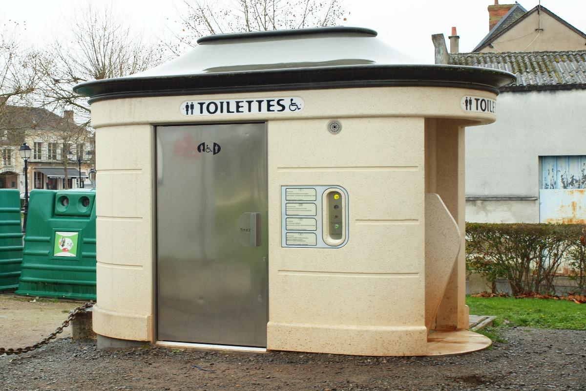 UN OU UNE TOILETTE
