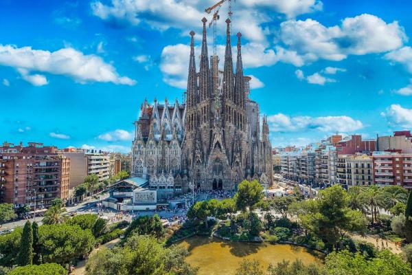 Informations sur la Sagrada Familia - La construction a commencé au 19 ème siècle et elle n'est toujours pas finie