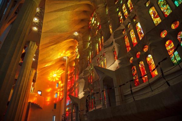 Informations sur la Sagrada Familia - Son intérieur est une forêt de lumière et de couleurs
