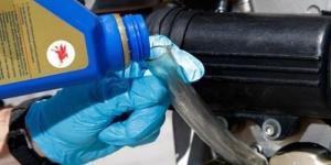 Comment vérifier l'huile d'une moto 4 temps