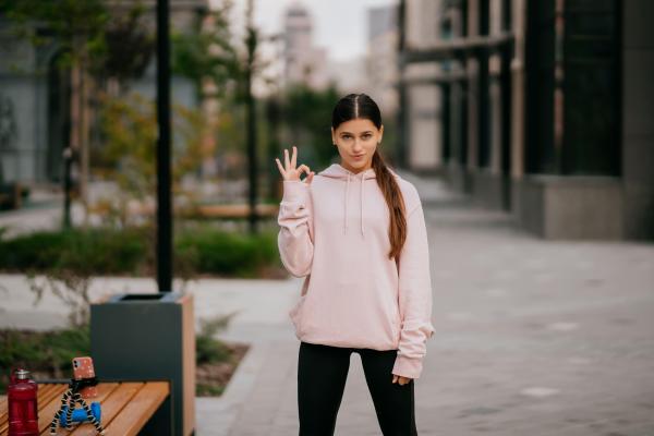 Style normcore : définition et comment le porter - Survêtements glamour : l'évolution du Sporty-Chic